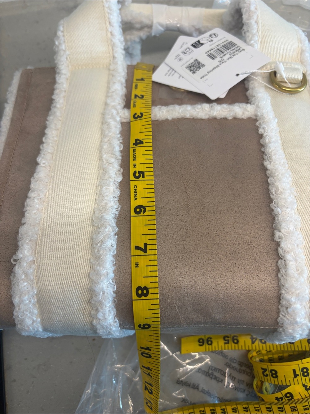 lululemon  Boxy tote mini faux shearling trims 11”w x 9”h 4” depth - Picture 6 of 8
